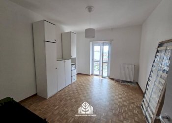 Stanza non arredata - Terreno non edificabile via Crimea, 15, Bra - foto 4