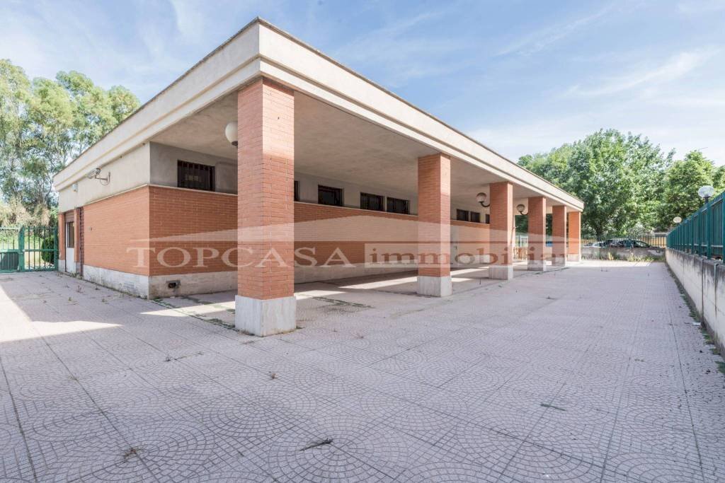 Facciata - Negozio via Armando Armando, 72, Roma - foto 2