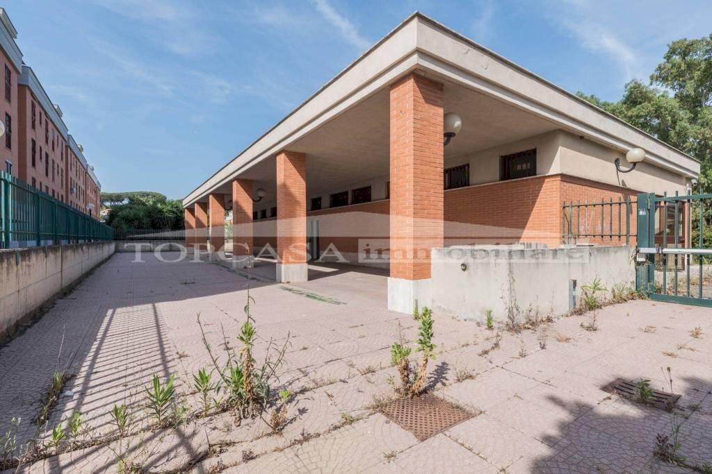 Facciata - Negozio via Armando Armando, 72, Roma - foto 3