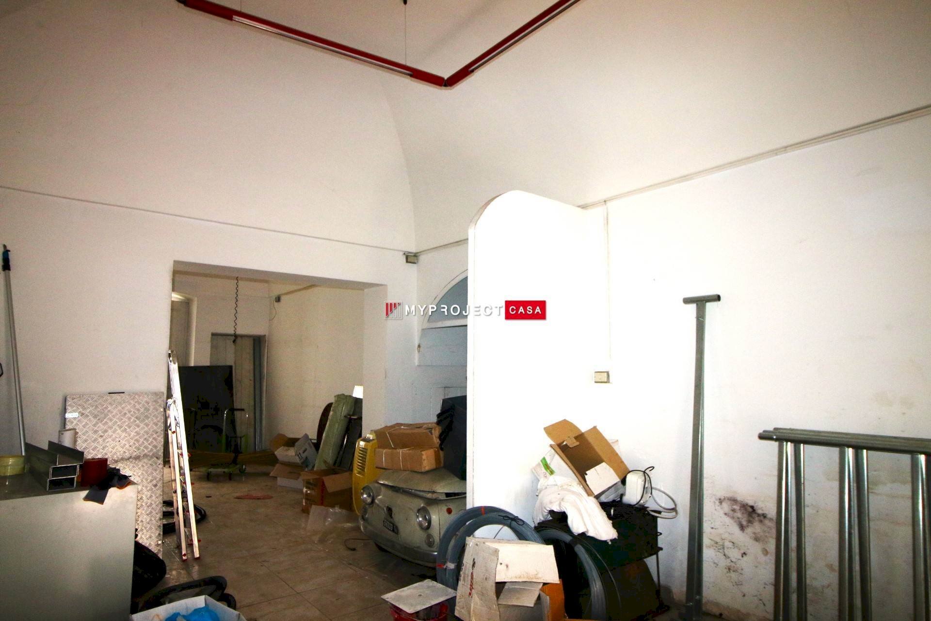 Shop Via Mascagni, Martina Franca - photo 3