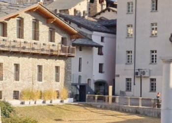 Locale Commerciale Via Quintane, 2, Aosta - foto 3