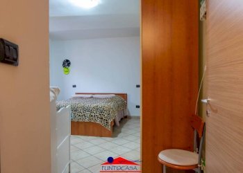 Camera da letto - Bilocale via Roma, 20, Manta - foto 11