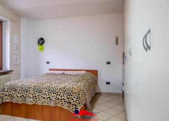 Camera da letto - Bilocale via Roma, 20, Manta - foto 12