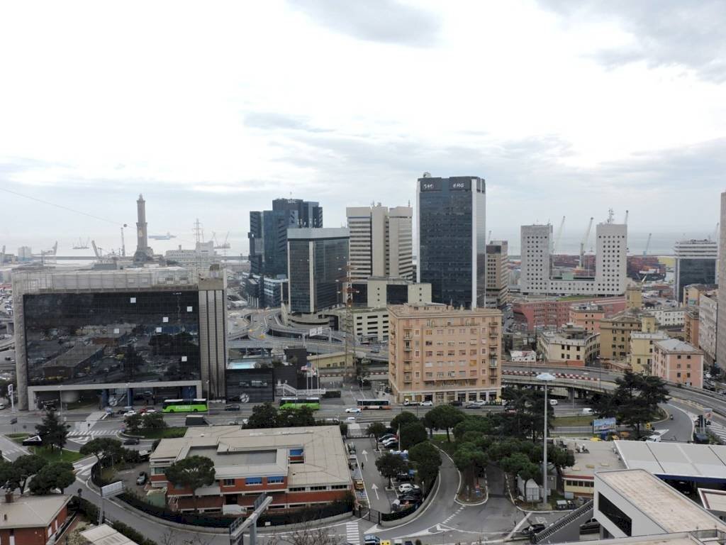 Vista - Trilocale via San Bartolomeo del Fossato, 74, Genova (zona Sampierdarena) - foto 2