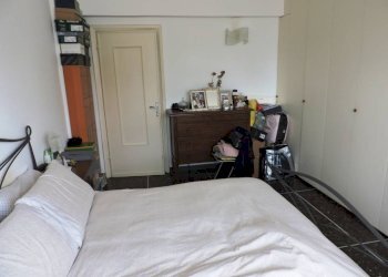 Camera da letto - Trilocale via San Bartolomeo del Fossato, 74, Genova (zona Sampierdarena) - foto 8