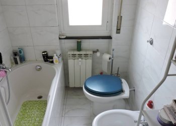 Bagno - Trilocale via San Bartolomeo del Fossato, 74, Genova (zona Sampierdarena) - foto 16