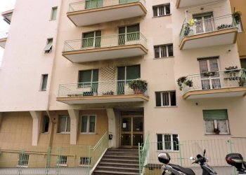 Facciata - Trilocale via San Bartolomeo del Fossato, 74, Genova (zona Sampierdarena) - foto 26