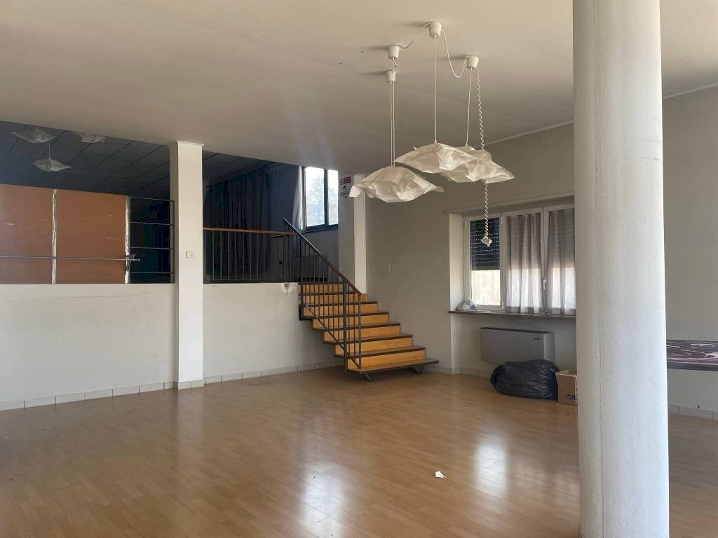 Stanza non arredata - Negozio strada Statale 28, 8/e, Vicoforte - foto 2