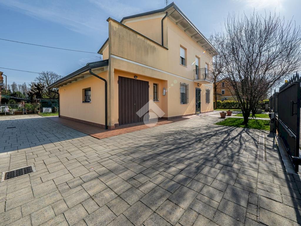 Casa indipendente Via Giosuè Carducci, Novellara - foto 2