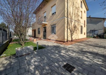 Casa indipendente Via Giosuè Carducci, Novellara - foto 1