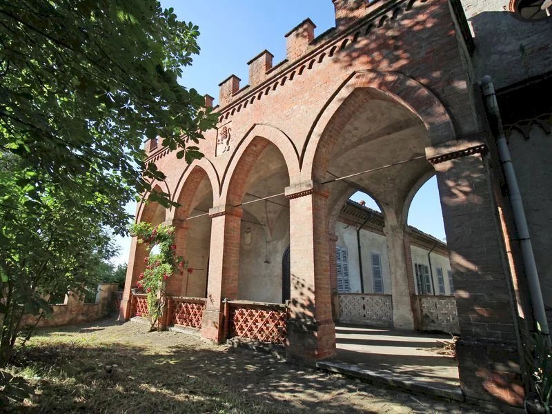 Castle Incisa Scapaccino - photo 1