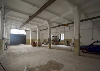 Capannone Via Ovada, Genova (zona Voltri) - foto 2