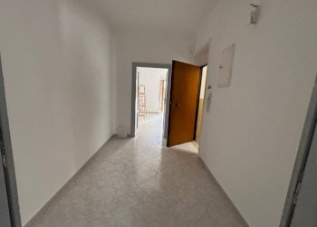 Corridoio - Two-room apartment via Cesare Battisti, 75, Taranto - photo 5