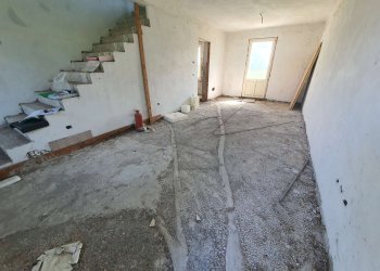 zona giorno - Villa strada provinciale SP124, Abbadia Cerreto - foto 4