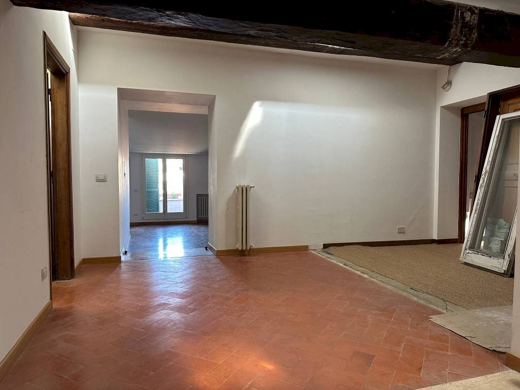 Stanza non arredata - Attico piazza di San Lorenzo in Lucina, 1, Roma (zona Centro Storico) - foto 3