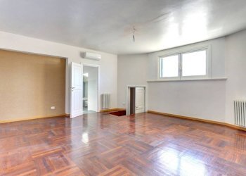 Cucina - Attic piazza di San Lorenzo in Lucina, 1, Roma (neighborhood Centro Storico) - photo 16