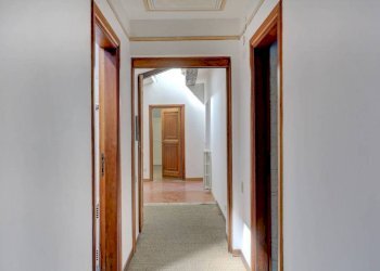 Corridoio - Attic piazza di San Lorenzo in Lucina, 1, Roma (neighborhood Centro Storico) - photo 22
