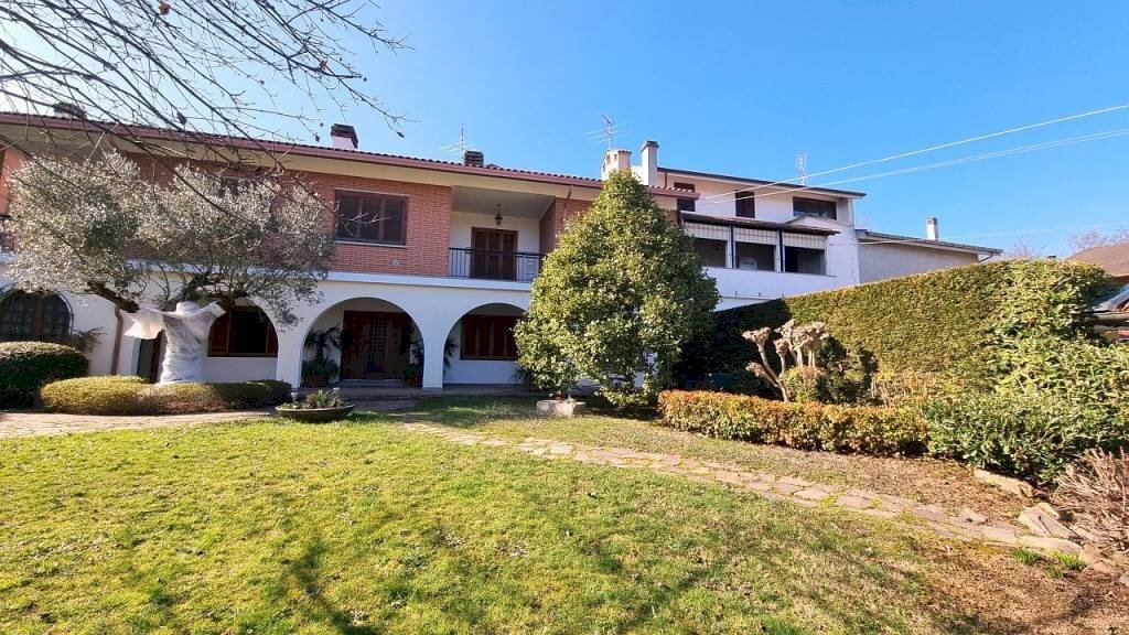 Giardino - Villa strada per Sostegno, 30, Sostegno - foto 2