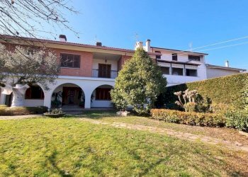 Giardino - Villa strada per Sostegno, 30, Sostegno - foto 2