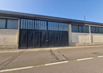 Facciata - Capannone via Fratelli Bandiera, Pero - foto 1