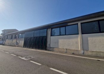 Facciata - Capannone via Fratelli Bandiera, Pero - foto 18