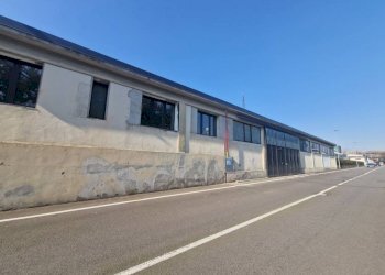 Facciata - Capannone via Fratelli Bandiera, Pero - foto 19