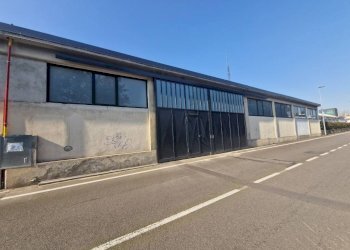 Facciata - Capannone via Fratelli Bandiera, Pero - foto 20