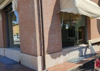 vetrina ad angolo - Shop hamlet Toscanella, Dozza - photo 9