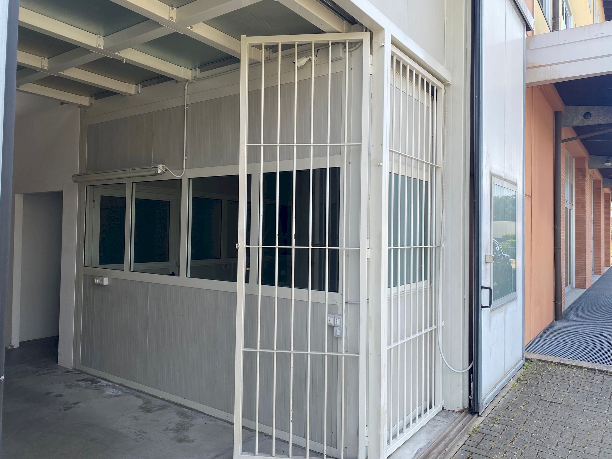 interno - Commercial Premises via Ugo Lambertini, 1, Imola - photo 2