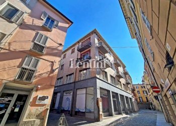 Facciata - Quadrilocale via Paleologi, 1, Casale Monferrato - foto 1