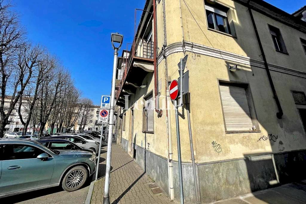 Facciata - Negozio piazza San Francesco d'Assisi, Casale Monferrato - foto 3