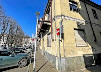 Facciata - Negozio piazza San Francesco d'Assisi, Casale Monferrato - foto 3