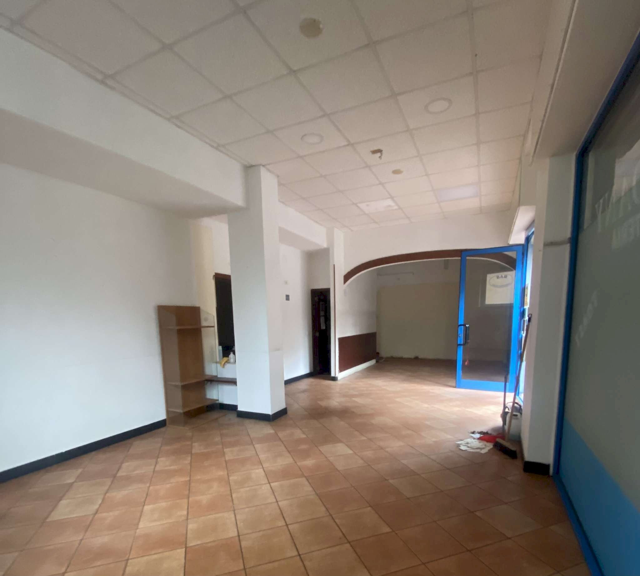 IMG_3855 - Negozio via Domenico Oliva, 31R, Genova (zona Sestri Ponente) - foto 1