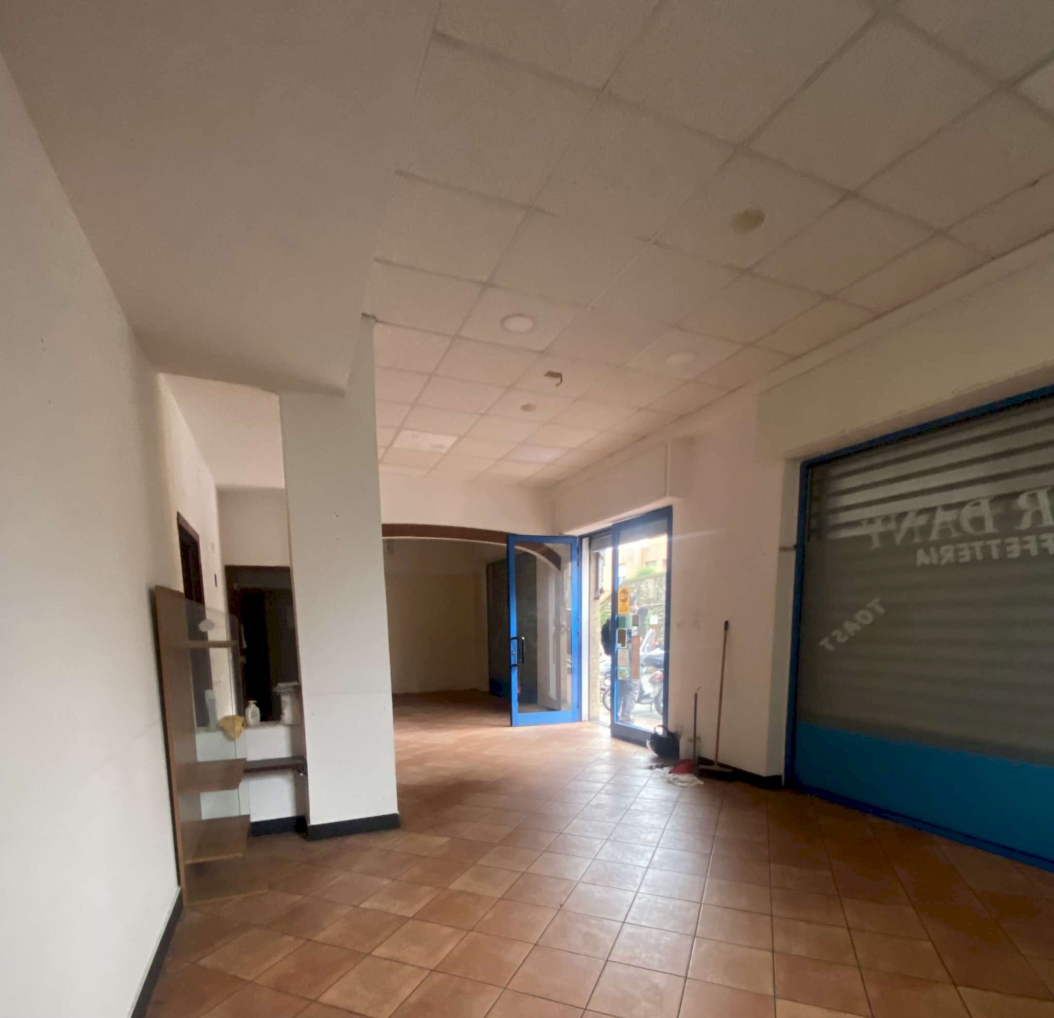 IMG_3854 - Negozio via Domenico Oliva, 31R, Genova (zona Sestri Ponente) - foto 2