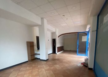 IMG_3855 - Negozio via Domenico Oliva, 31R, Genova (zona Sestri Ponente) - foto 1