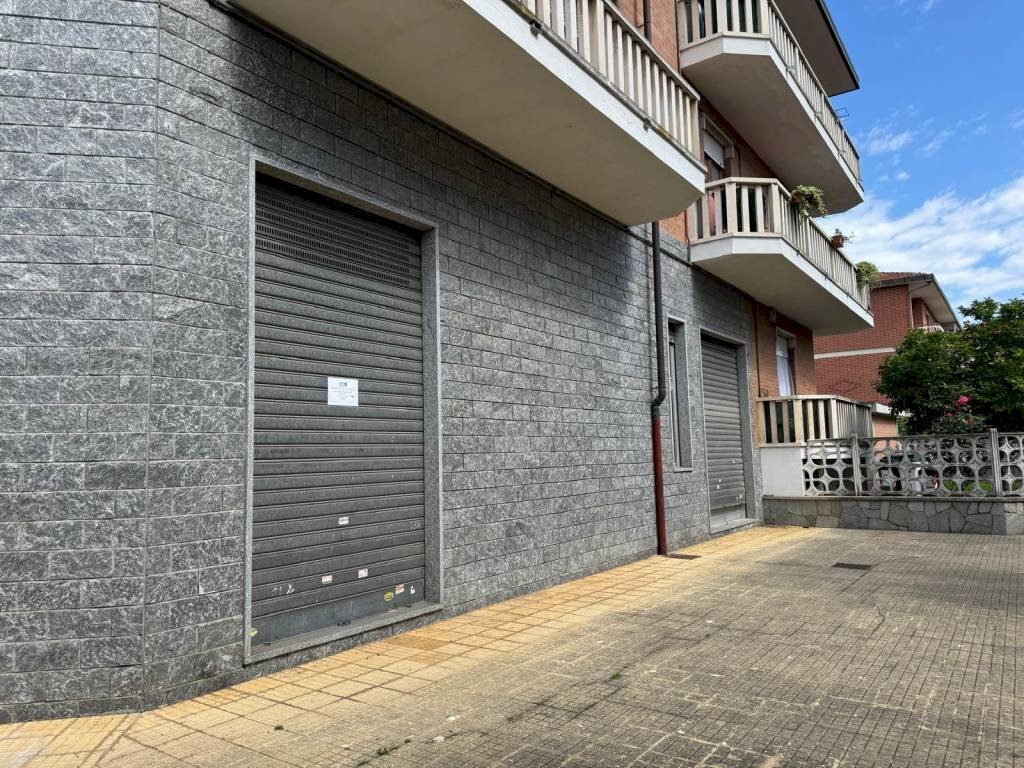 Facciata - Negozio via Bussolette, 16, Cambiano - foto 3