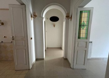 Interno appartamento - Trilocale corso Umberto I, 104, Taranto - foto 1