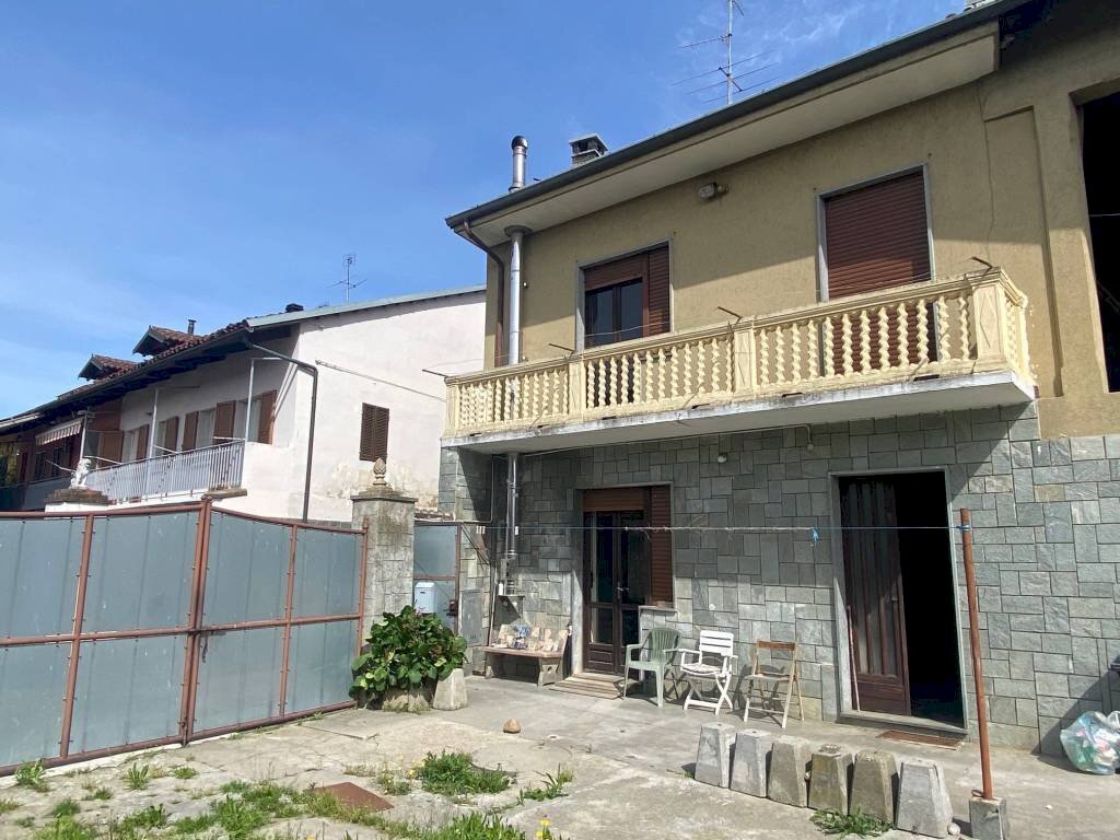 Facciata - Villa a Schiera via Teglia, 1, Carmagnola - foto 1