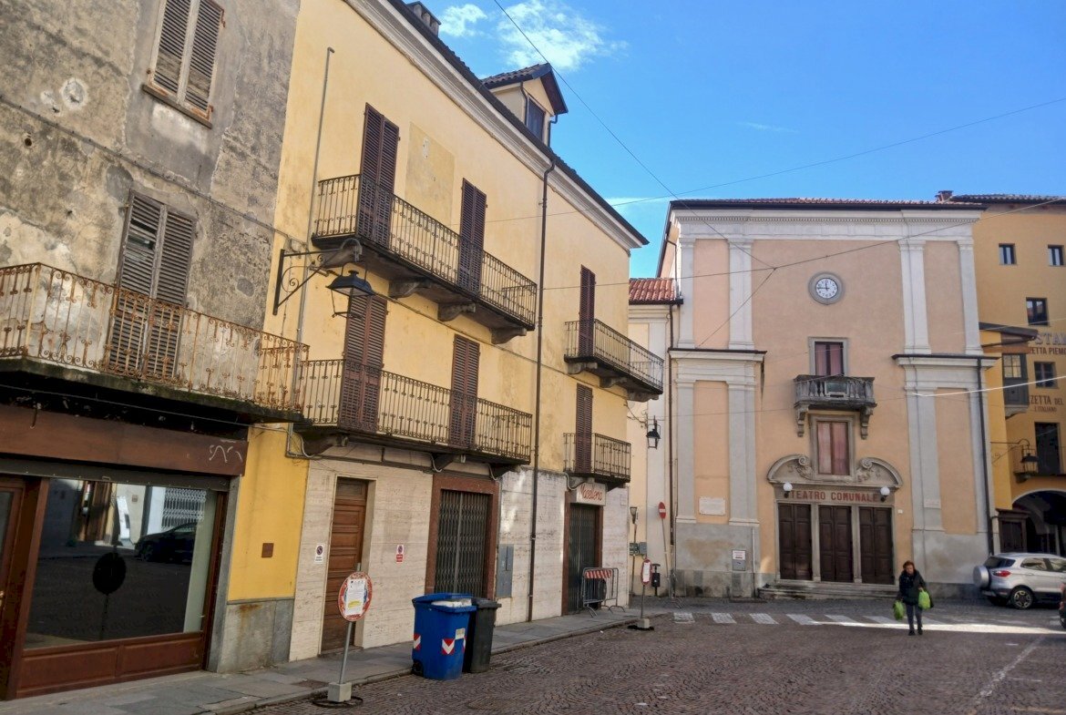 Commercial Premises Via Giuseppe Garibaldi, Cuorgnè - photo 1