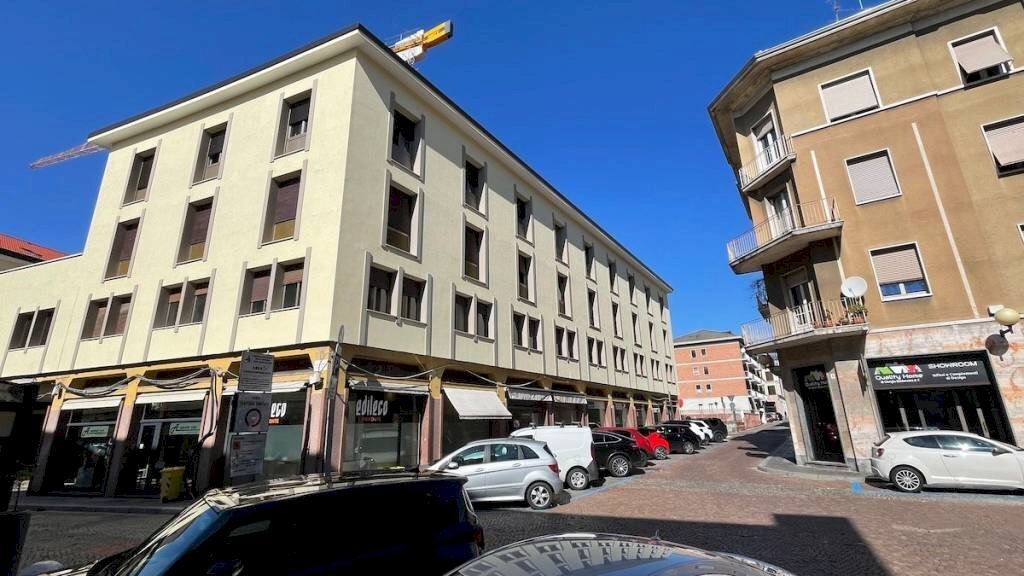 Facciata - Shop via Pietro Volpi, 5, Biella - photo 3