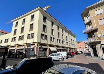 Facciata - Shop via Pietro Volpi, 5, Biella - photo 1