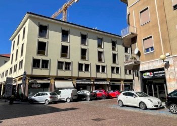 Facciata - Shop via Pietro Volpi, 5, Biella - photo 2