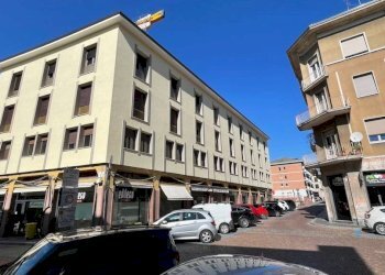 Facciata - Shop via Pietro Volpi, 5, Biella - photo 3