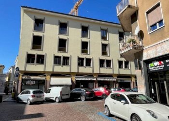 Facciata - Shop via Pietro Volpi, 5, Biella - photo 4