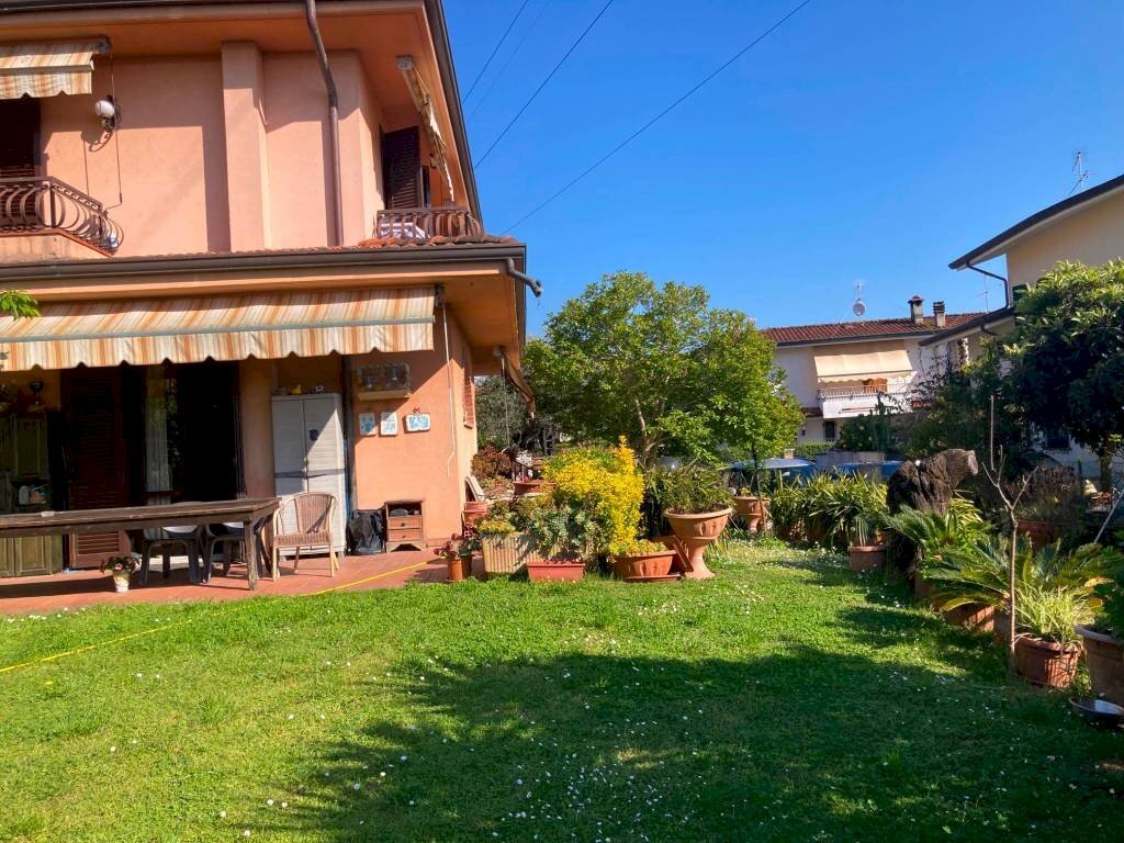 Giardino - Villa via Godola, Massa - photo 3