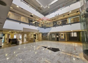 Locale Commerciale Corso Vittorio Emanuele, Salerno - foto 1