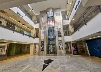 Locale Commerciale Corso Vittorio Emanuele, Salerno - foto 2