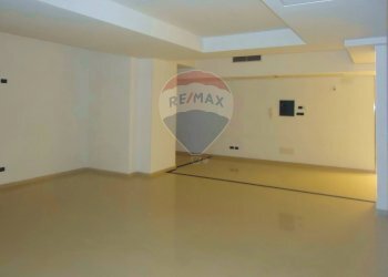 Locale Commerciale Corso Vittorio Emanuele, Salerno - foto 3