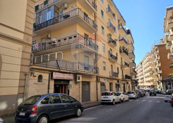 Locale Commerciale Via Francesco Crispi, Salerno - foto 2