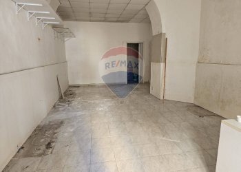 Locale Commerciale Via Francesco Crispi, Salerno - foto 19